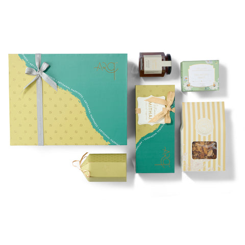 Large Green Close Hamper (Delivered Separately Next Day)