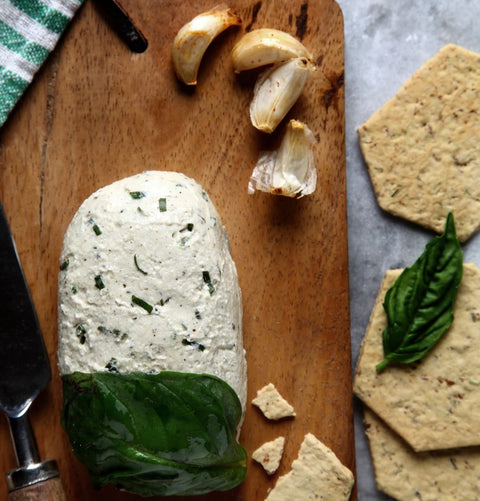 Spotted cow Fresh Cheese – Garlic & Herbs 150 grams