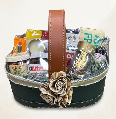 Kaze Evergreen Indulgence Hamper